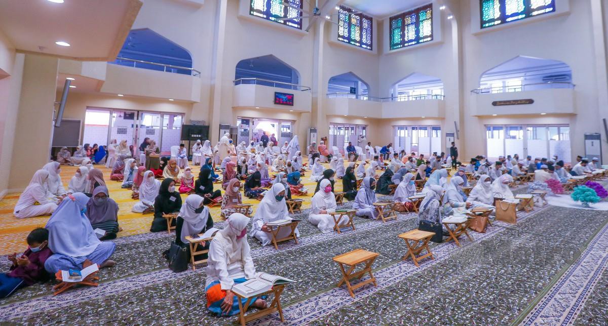 Majlis Khatam Al-Quran Perdana Masjid Saidina Abu Bakar As-Siddiq, Bangsar.FOTO FARIZ ISWADI ISMAIL.
