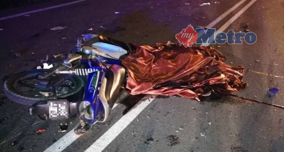 KEADAAN motosikal mangsa yang terbabit dalam kemalangan di Kilometer 68, Jalan Ipoh-Gerik berhampiran Sekolah Kebangsaan Kati, Kuala Kangsar, malam tadi. FOTO Ihsan JBPM