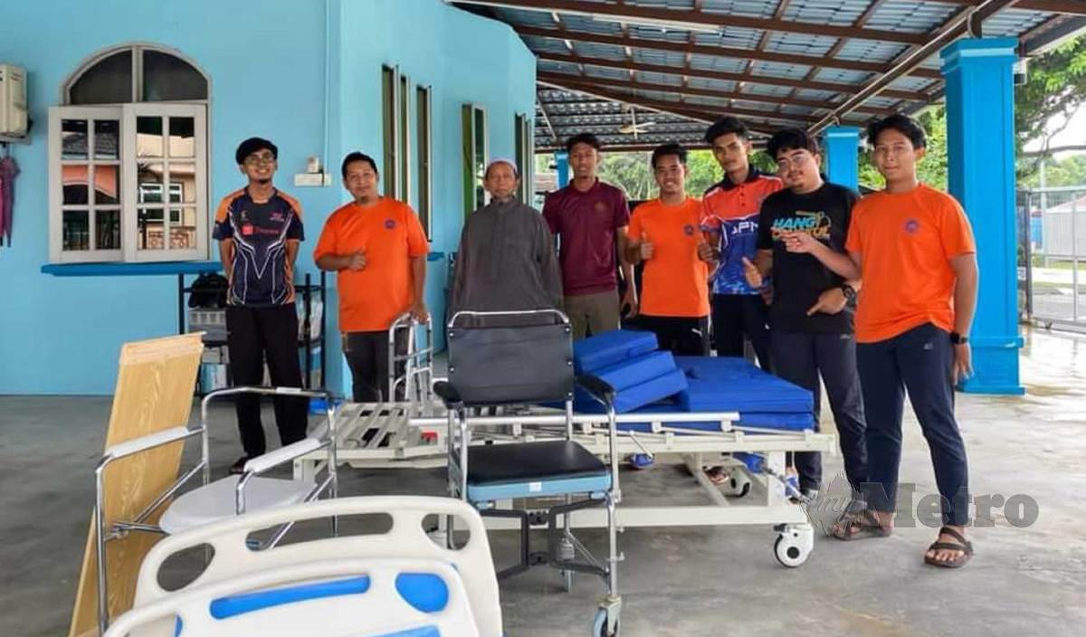 KATIL hospital yang diberikan pemilik kepada sukarelawan Pengurusan Jenazah Percuma Hang Cangkul Madad untuk diwakafkan kepada pesakit lain yang memerlukan. FOTO Izad Thaqif Hassan