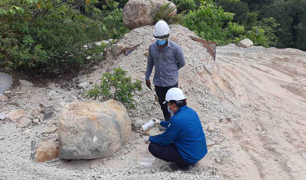 JABATAN Alam Sekitar (JAS) melakukan pemeriksaan dalam Ops Gempur Kuari di sekitar Manjung. FOTO Ihsan JAS