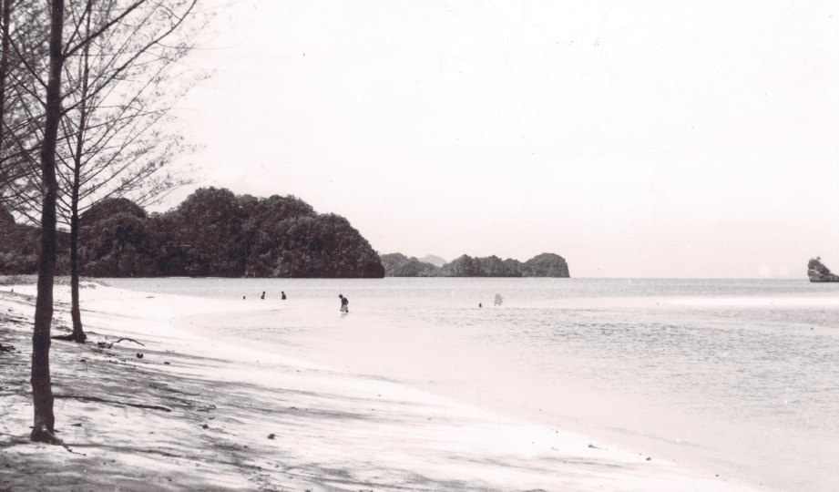 DULU. Pemandangan Tanjung Rhu, Langkawi.