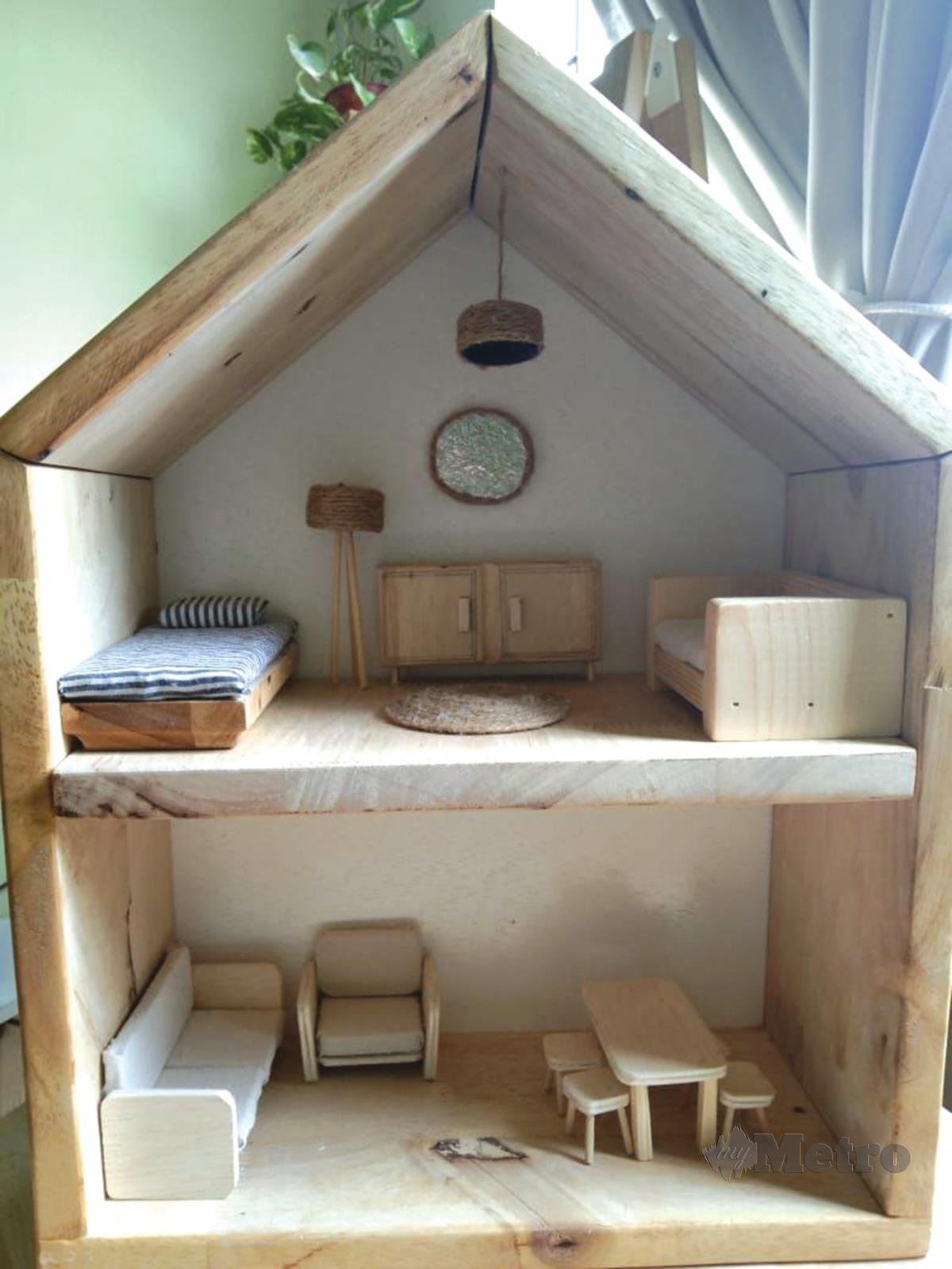 MODEL rumah miniatur dihasilkan. 