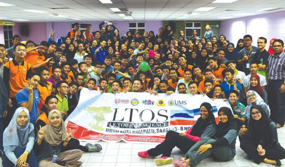 PELAJAR MRSM Kota Kinabalu dan fasilitator UPM bergambar kenangan selepas program berakhir.
