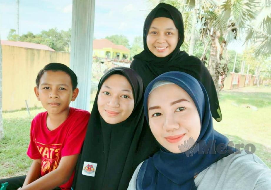 GAMBAR kenangan  Wan Mohammed Adam bersama adik-beradiknya. FOTO Nor Amalina Alias.