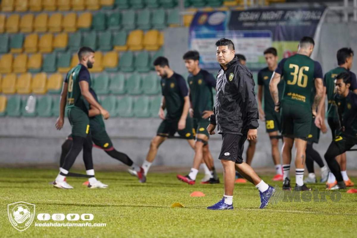 PASUKAN Kedah Darul Aman FC (KDA FC) menjalani latihan sebelah malam di Stadium Sultan Abdul Halim (SSAH) bermula 14 April lalu sebagai persiapan perlawanan dalam tempoh bulan Ramadan. FOTO KDA FC