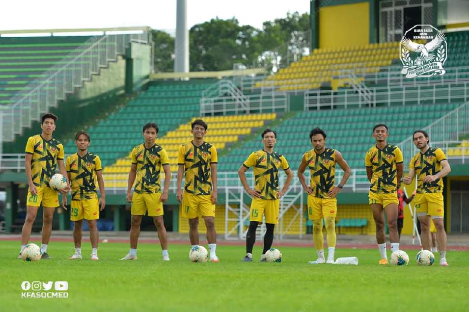 BARISAN pemain Kedah tetap turun menjalani latihan meskipun berdepan isu tunggakan gaji. FOTO FB KFA 