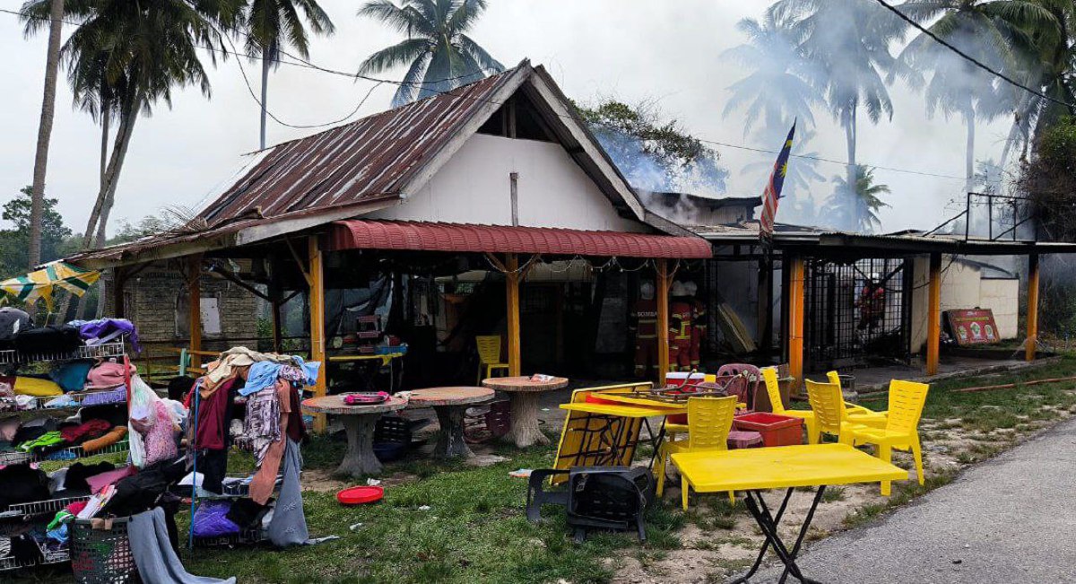 KEDAI makan yang musnah 80 peratus musnah dalam kebakaran di Kampung Merchang. FOTO Zaid Salim.