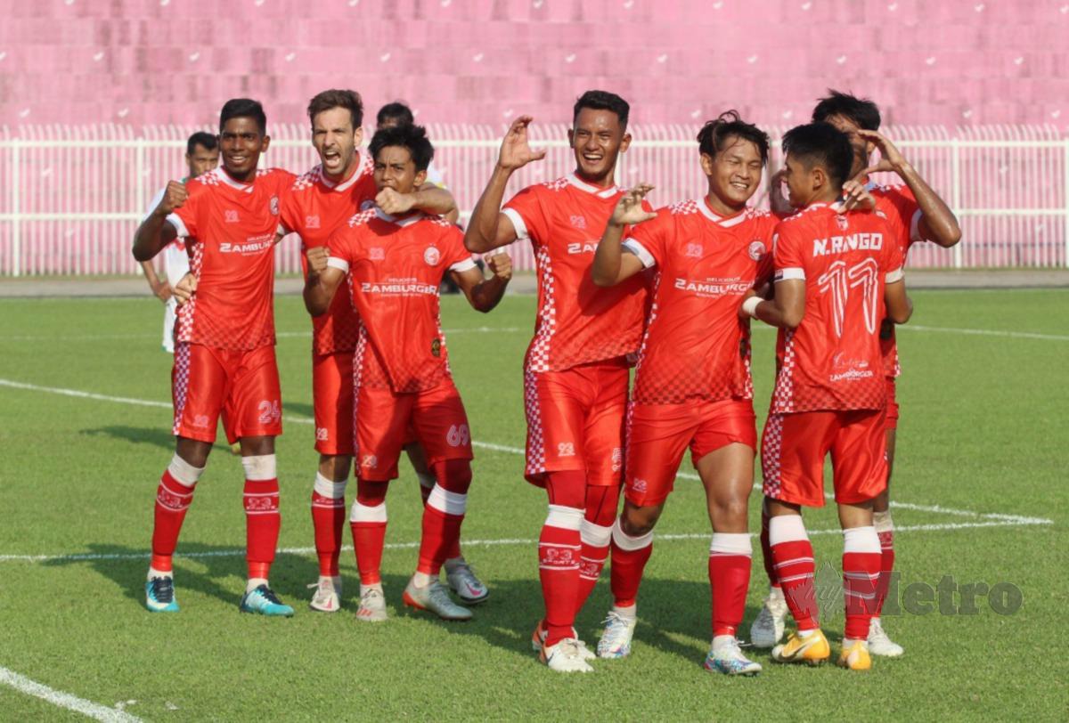 Pemain Kelantan meraikan kemenangan ke atas Kuching City FC, pada aksi Liga Perdana. FOTO Nik Abdullah Nik Omar