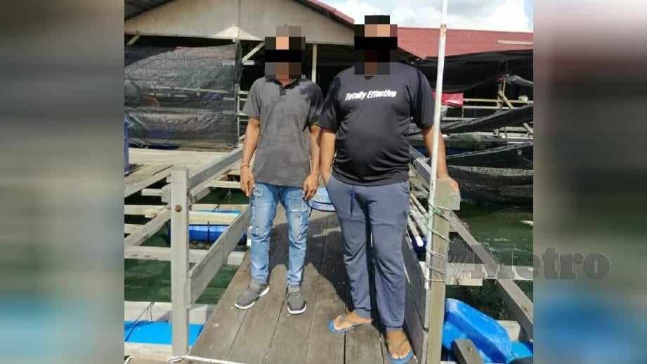 Dua lelaki yang ditahan APMM selepas dikesan tidak mempunyai permit kerja di  sebuah kelong atau sangkar ikan pada kedudukan kira-kira 1.5 batu nautika di timur laut Tanjung Kupang di Gelang Patah semalam. Foto APMM
