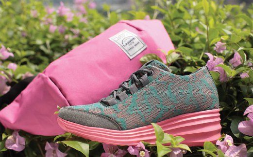 ANTARA kasut sneaker berplatform untuk wanita yang mahu tampil selesa dan bergaya.