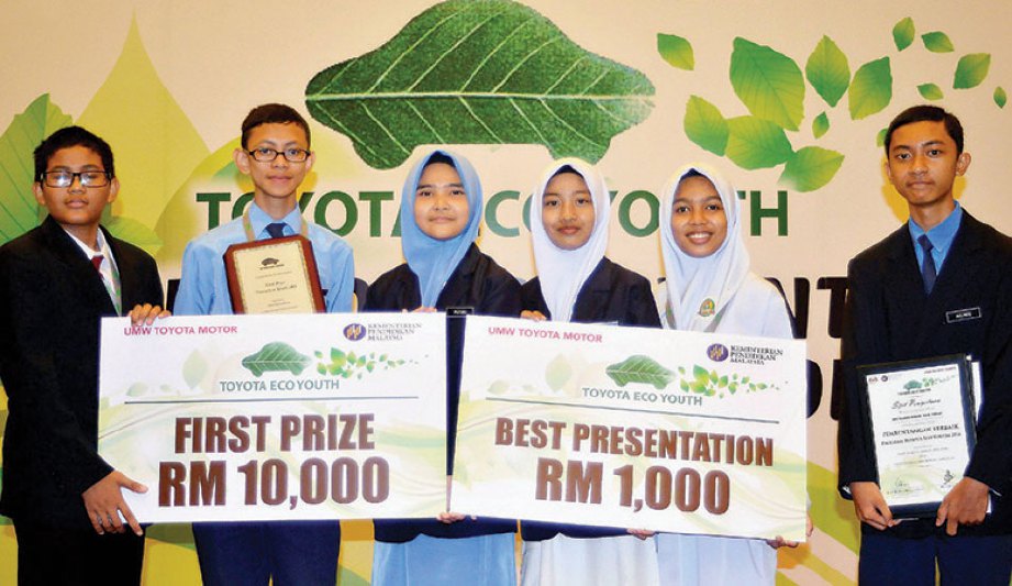 SMK Taman Kenari memenangi kategori persembahan terbaik dan juara pertandingan TEY 2016.