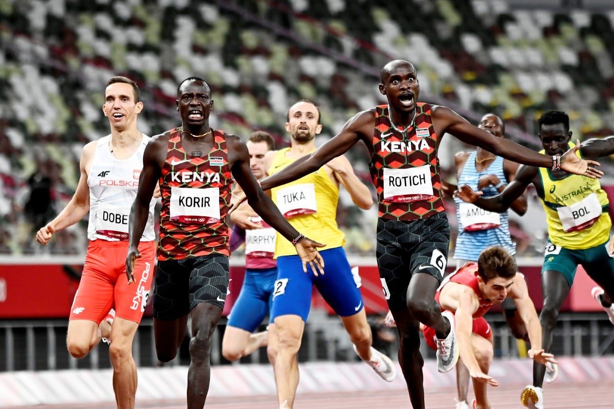 Atlet Kenya, Emmanuel Korir (dua kiri) serta rakan senegaranya Ferguson Rotich (kanan) meraikan kemenangan 1-2 dalam acara 800m lelaki akhir di Sukan Olimpik Tokyo. FOTO EPA