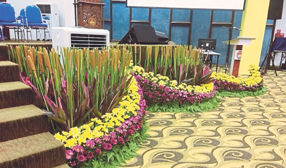 Dekorasi keratan bunga  segar Harian Metro