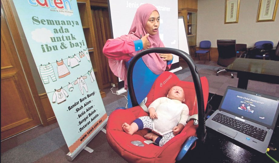SITI SHAFURAH terangkan cara pemasangan kerusi keselamatan bayi yang betul.