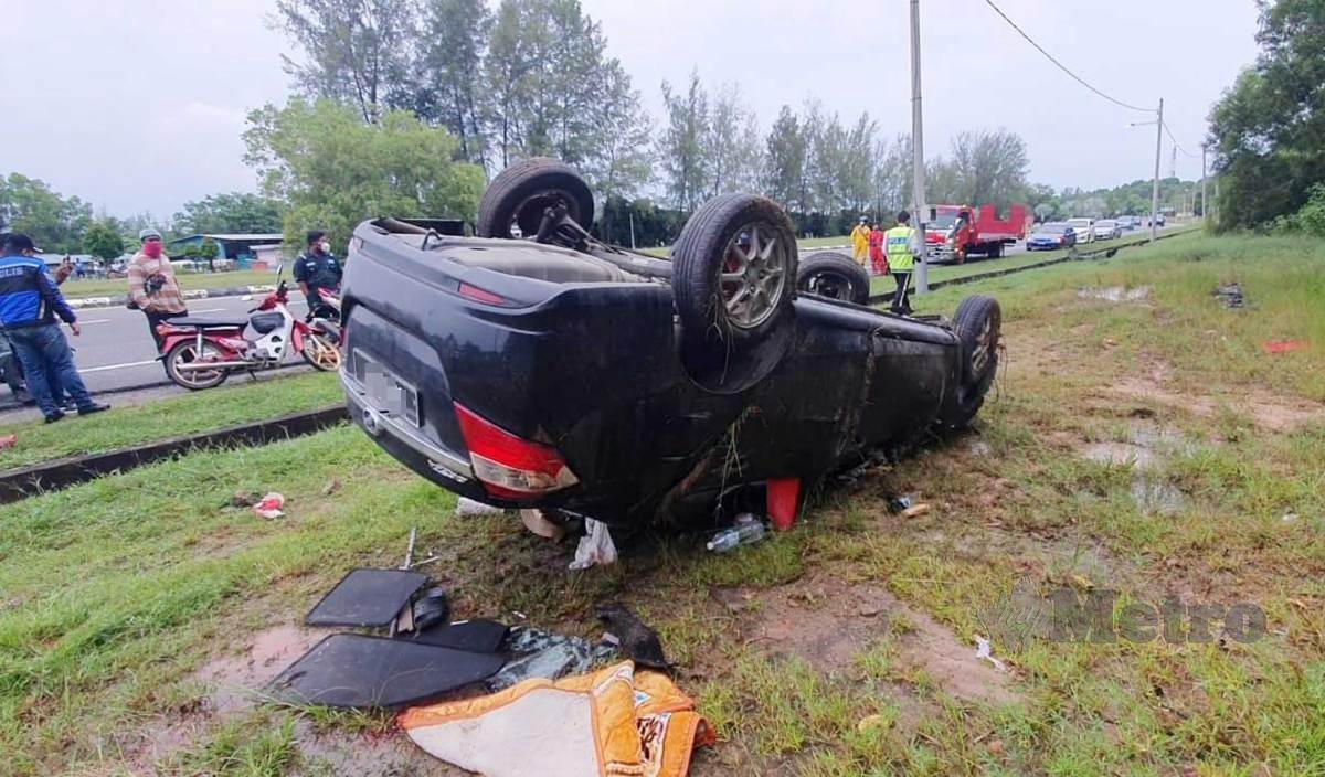 KENDERAAN yang terbabit dalam kemalangan di Kilometer 109, Jalan Kuala Terengganu-Kuantan, dekat Kampung Labuhan Kerteh. FOTO Rosli Ilham