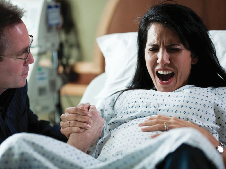 KONTRAKSI  rahim yang kuat berisiko menyebabkan bekalan oksigen kepada bayi berkenaan terganggu.