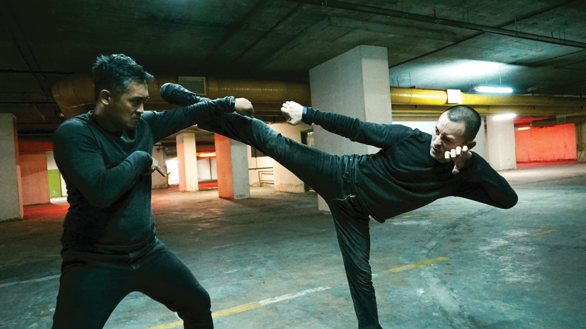 LAKONAN hebat Sunny Pang (kiri) dalam Kill-Fist.