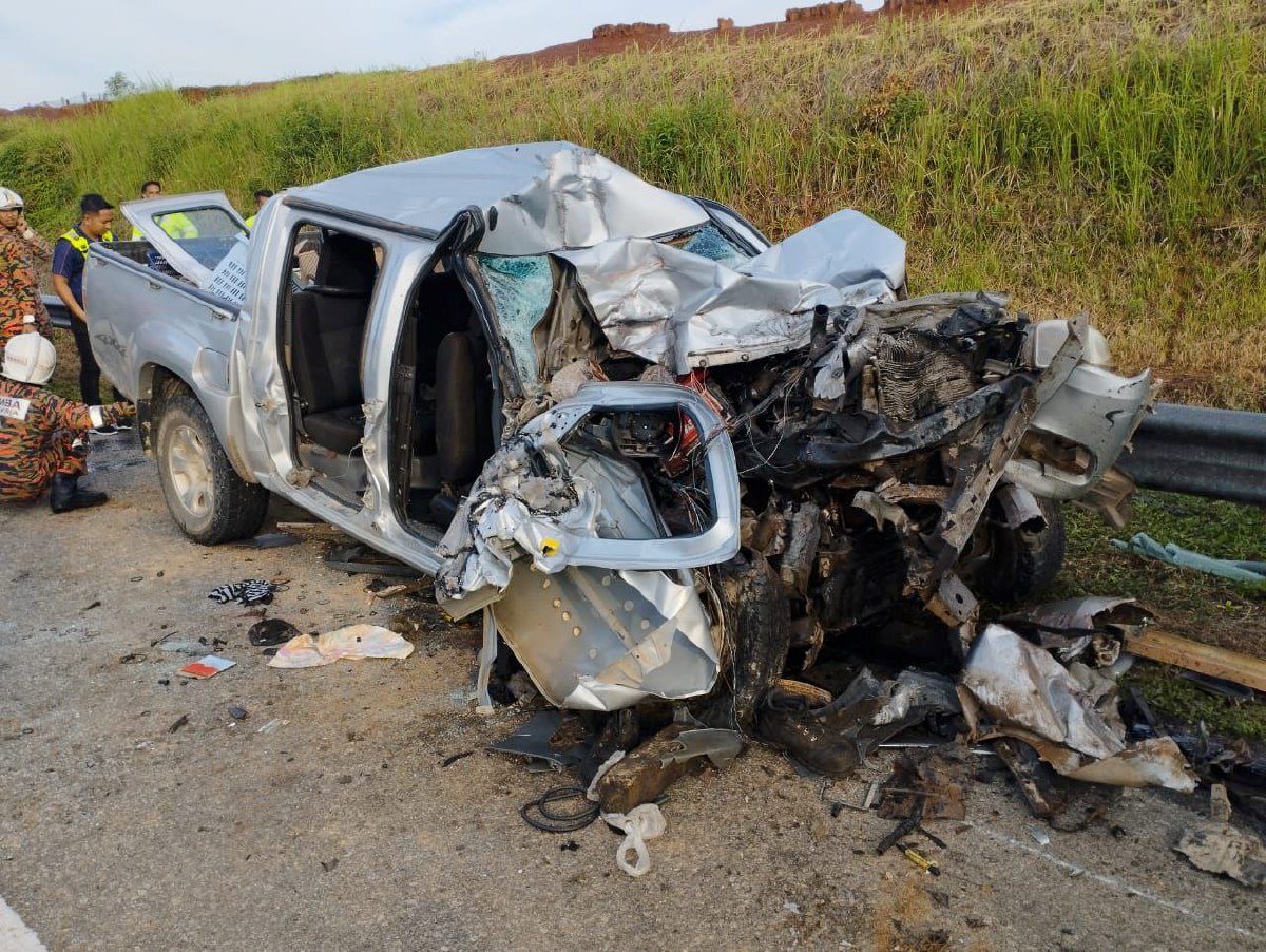 ANTARA kemalangan maut  yang berlaku di Maran termasuk membabitkan kenderaan pacuan empat roda. FOTO Ihsan PDRM