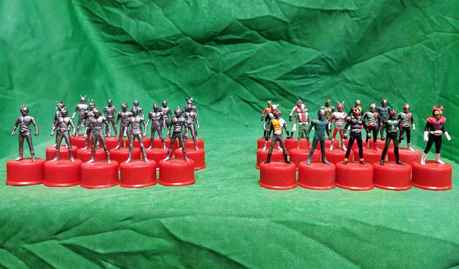 ANTARA koleksi figura mainan Kamen Rider kepunyaan Mohd Haffiz.