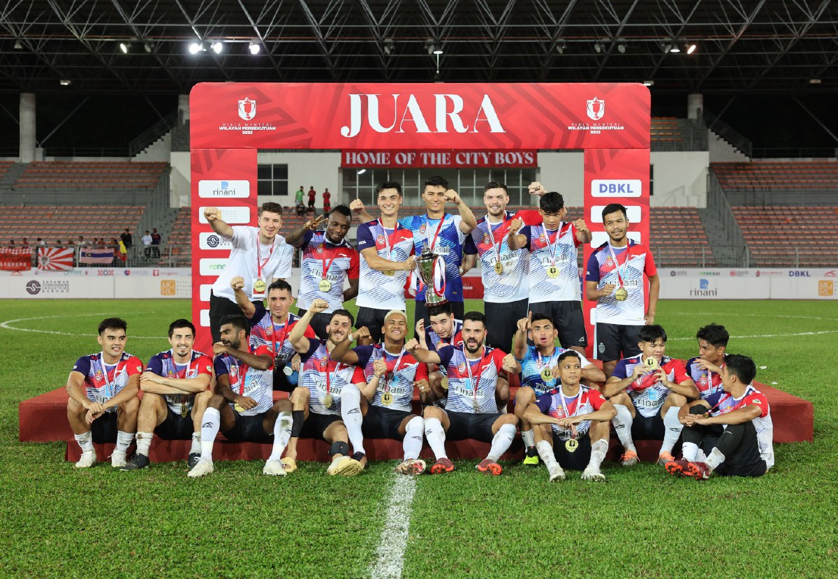 PEMAIN KL City meraikan kejayaan selepas menjuarai Perlawanan Piala Menteri Wilayah Persekutuan 2023 dengan menewaskan Perak FC di Stadium Bola Sepak Kuala Lumpur, malam tadi. FOTO Bernama