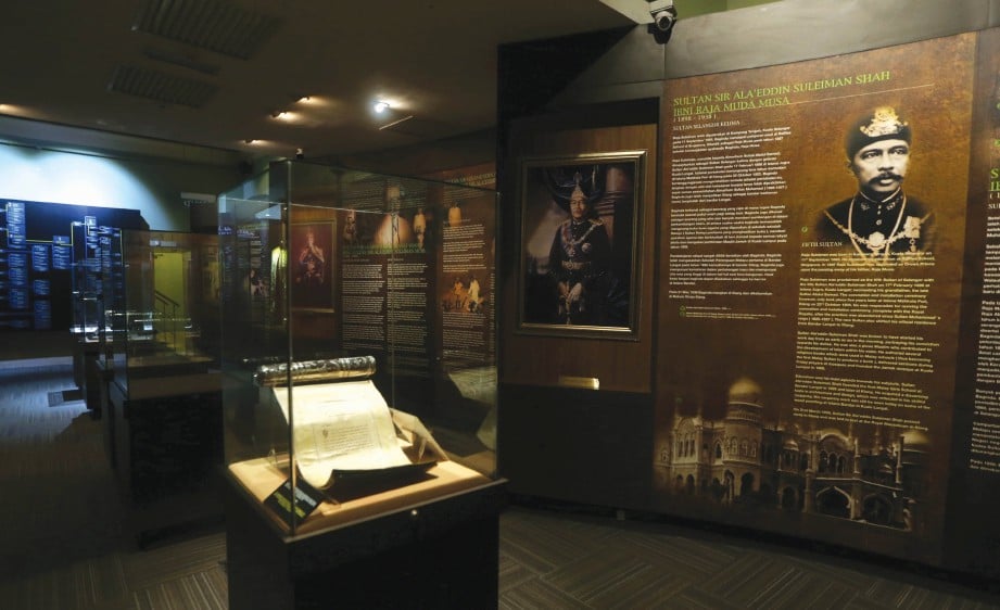PAMERAN menempatkan maklumat salasilah keturunan dan koleksi peribadi milik keluarga diraja Selangor.