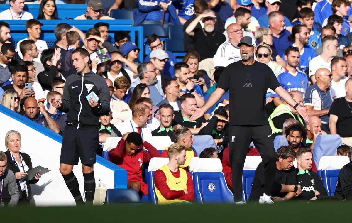 REAKSI Klopp (kanan) ketika bertemu Chelsea pada aksi Liga Perdana. FOTO AFP