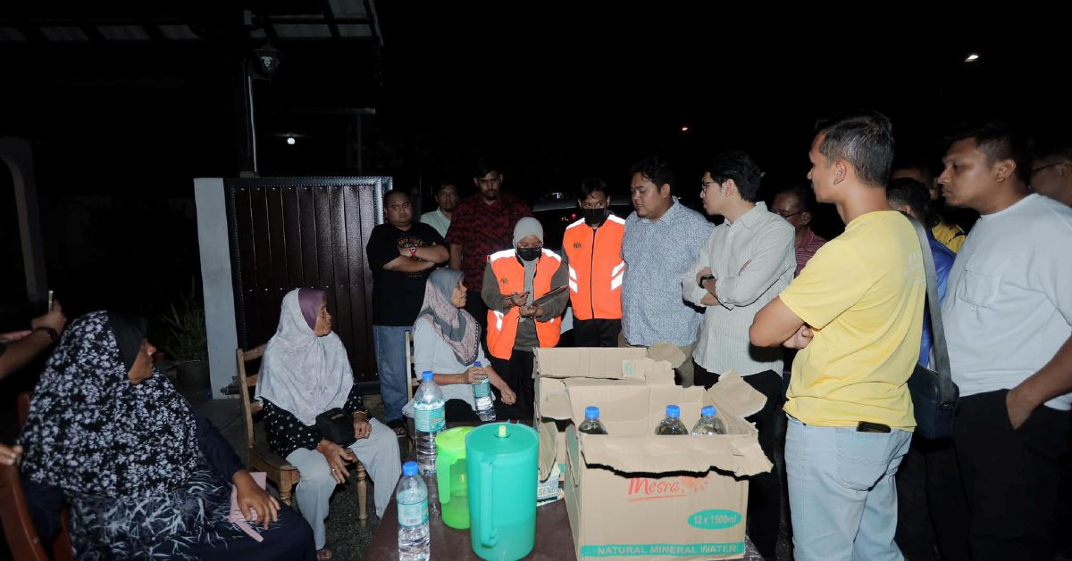 PM beri sumbangan kepada mangsa kebakaran di Tambun