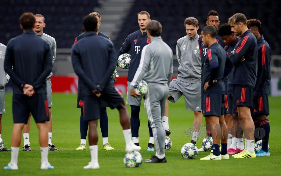 KOVAC mengendalikan sesi latihan Bayern di Tottenham. - FOTO Reuters  