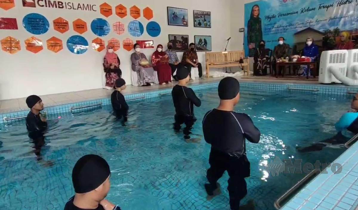 YOKUK menawarkan khidmat kolam terapi hidro pertama di Kelantan secara percuma kepada golongan OKU dan mereka yang kurang berkemampuan. FOTO Syaherah Mustafa