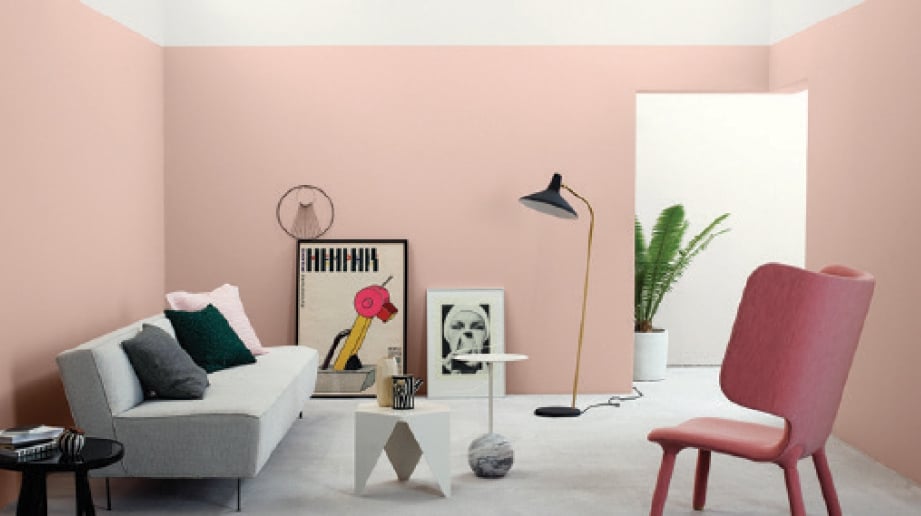 REKA bentuk elegan berwarna merah jambu dari warna Jotun Deko Pink sesuai untuk dinding yang digabung bersama warna kehijauan dari tumbuh-tumbuhan.