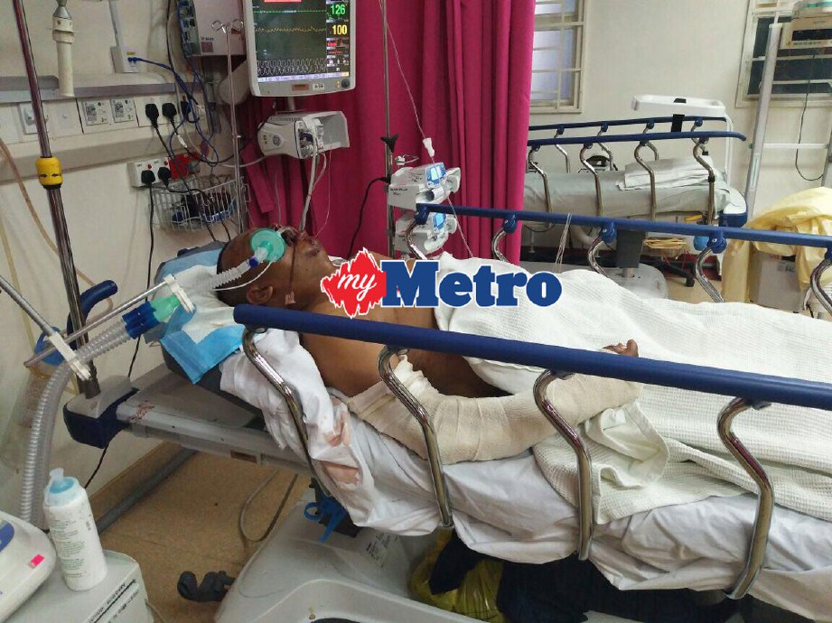 Wan Mohd Azramie dirawat di HUSM Kubang Kerian selepas dirempuh kereta malam tadi. FOTO ihsan bomba