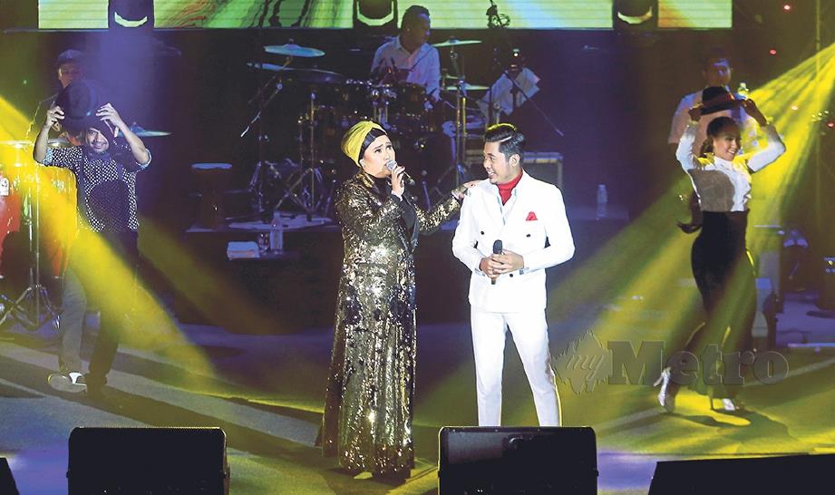 AZHARINA bawa lagu-lagu hit seperti Elergi Sepi, Rawan, Seandainya, Lakar Janji.