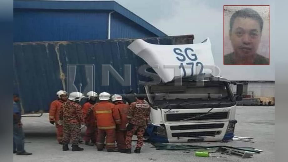 ANGGOTA bomba cuba mengeluarkan mangsa (gambar kecil) yang tersepit di dalam lori akibat dihempap kontena di Taman Perindustrian Subang Utama, hari ini. FOTO Ihsan Pembaca 