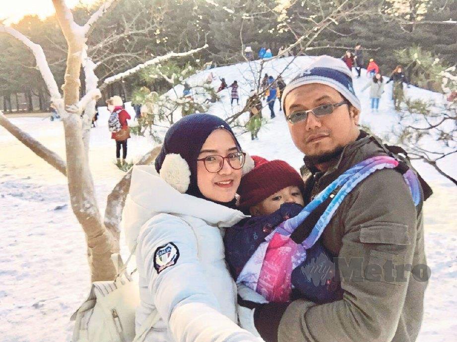 GAMBAR kenangan penulis bersama keluarga di Pulau Nami. FOTO Siti Nor Shafiqa Abdullah