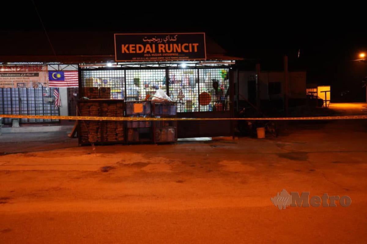 Kedai runcit milik dua beradik warga Pakistan yang juga lokasi kejadian cubaan samun dan tetak menggunakan parang di Kampung Periok, Tumpat. FOTO IHSAN POLIS