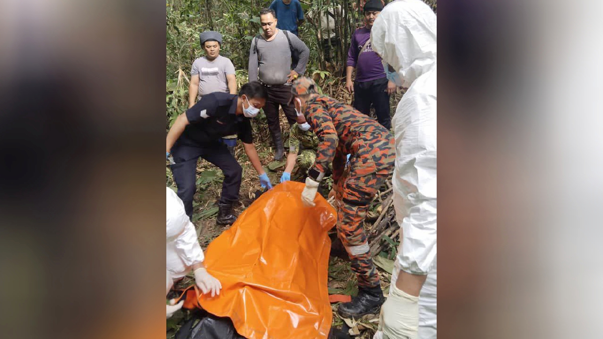 LELAKI warga emas yang dilaporkan hilang sejak 20 hari lalu ditemukan meninggal dunia dalam hutan di Kampung Kakeng, Serian, hari ini. FOTO Ihsan JBPM