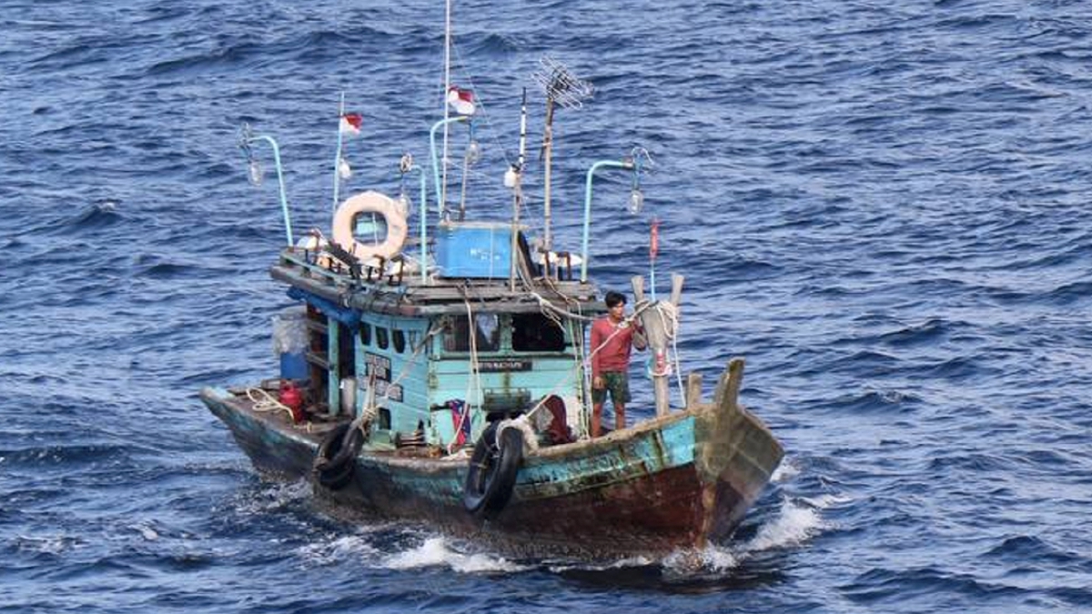 SALAH satu bot nelayan berkenaan. FOTO Ihsan TLDM