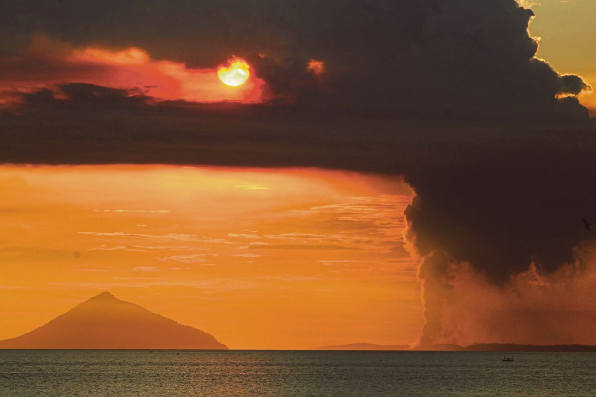 ABU susulan letusan gunung berapi berkenaan. FOTO AFP
