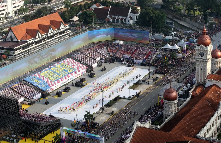 PEMANDANGAN dari udara suasana menjelang sambutan Hari Kebangsaan ke-60 di Dataran Merdeka. FOTO Khairul Helmu Mohd Din