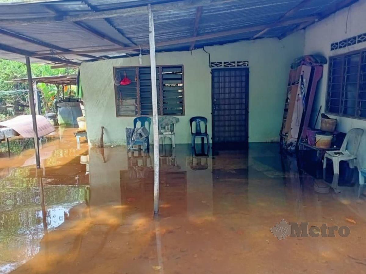 KEADAAN rumah penduduk yang dilanda banjir di beberapa lokasi di Bukit Hijau. FOTO IHSAN APM KUALA SELANGOR