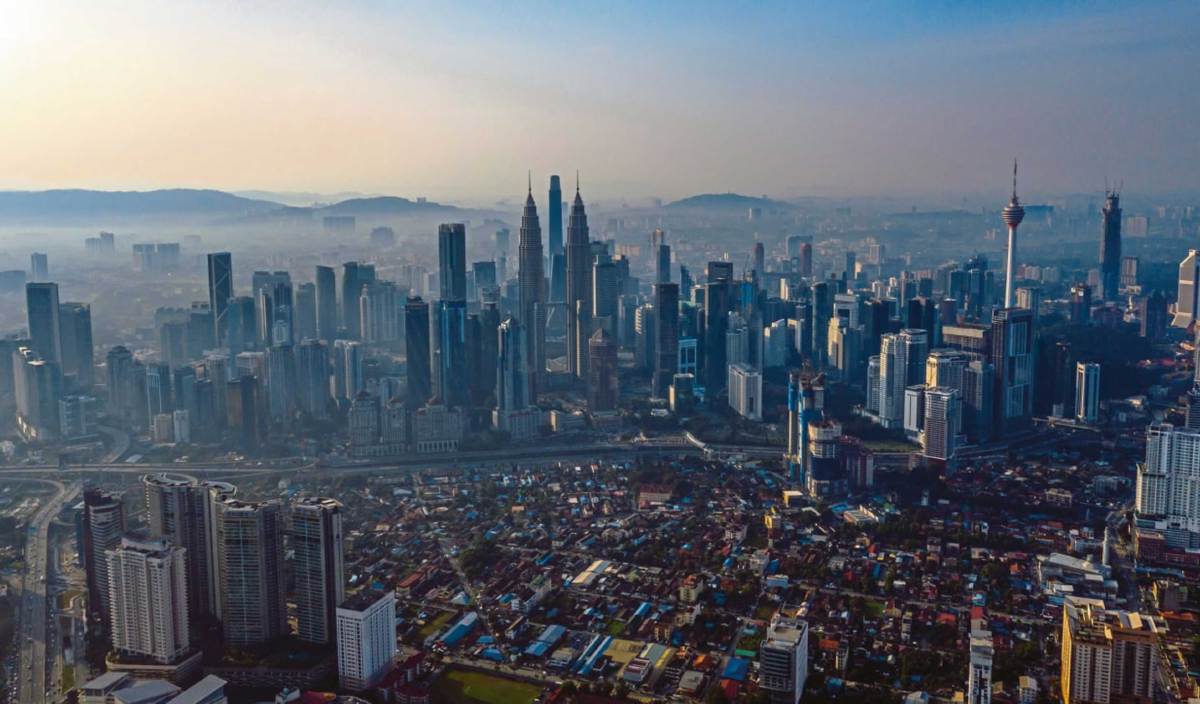 BANK Dunia menyemak naik unjuran pertumbuhan KDNK Malaysia bagi 2022 kepada 6.4 peratus daripada 5.5 peratus. FOTO BERNAMA