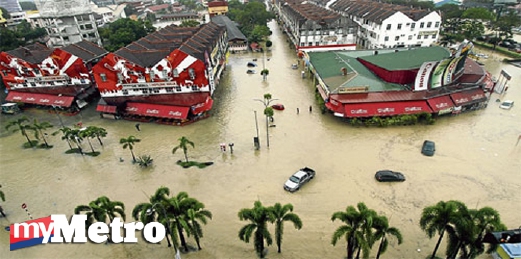 Keadaan banjir yang melanda Kuantan pada 2012. - Foto NSTP (Fail)