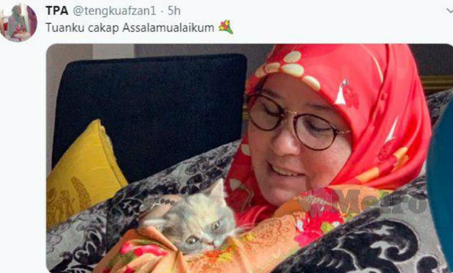 GAMBAR Tunku Azizah memeluk kucing dimuat naik puteri baginda.
