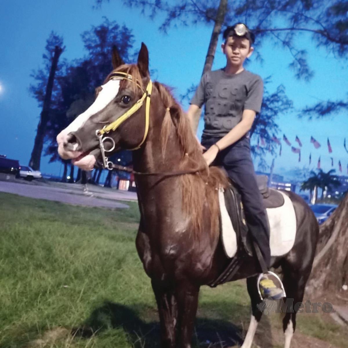 FATIN Naimah berada di atas kuda sebelum menyertai acara endurance pada kejohanan Sultan Cup, di Lembah Bidong, Setiu, Terengganu.