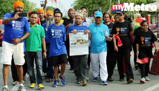 Berjalan 750 Km Kumpul Dana Harian Metro