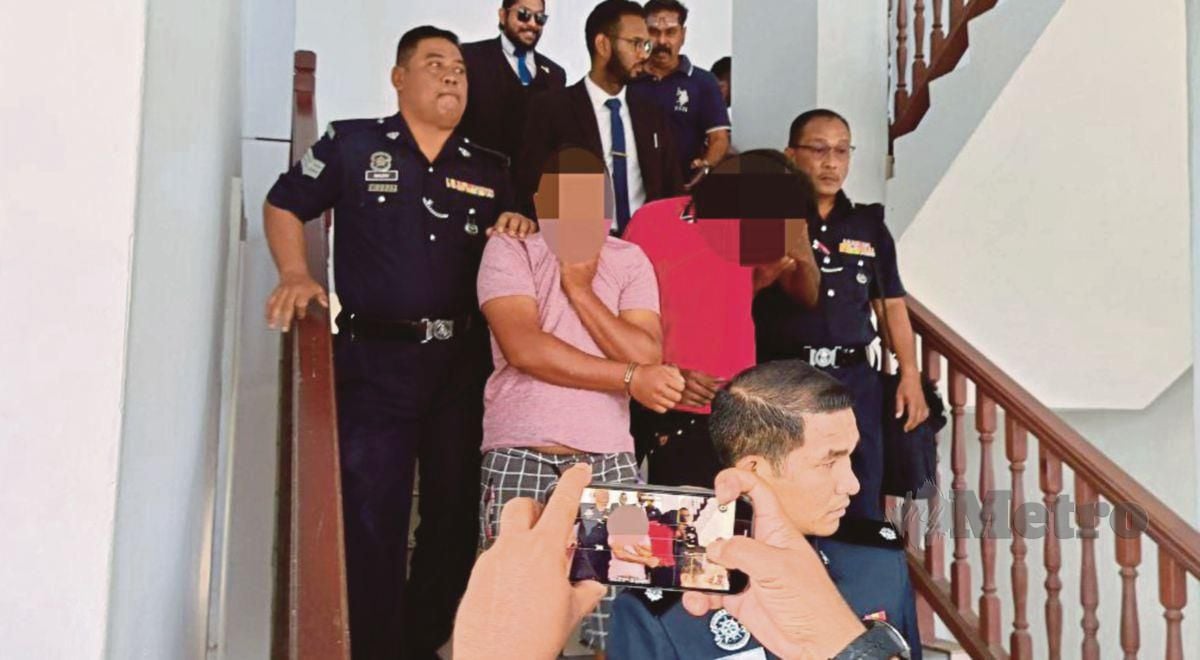 Tertuduh (baju-T merah jambu, seluar pendek kotak2) didakwa atas enam pertuduhan. Foto Meor Riduwan Meor Ahmad
