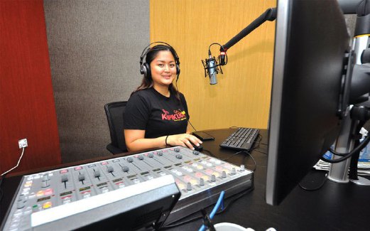 VELVET kembali bertugas sebagai penyampai radio dengan Kupikupi FM di Sabah.