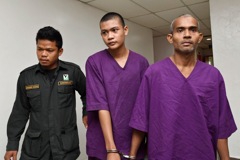 CHANTI Cantupa (kanan) dan Pipop Cantupa mengaku bersalah atas dua pertuduhan menyimpan 13 urat jerat dan dua kura-kura Duri Bukit.