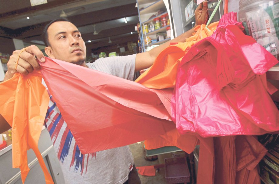 KERAJAAN Selangor melancarkan kempen bebas beg plastik.