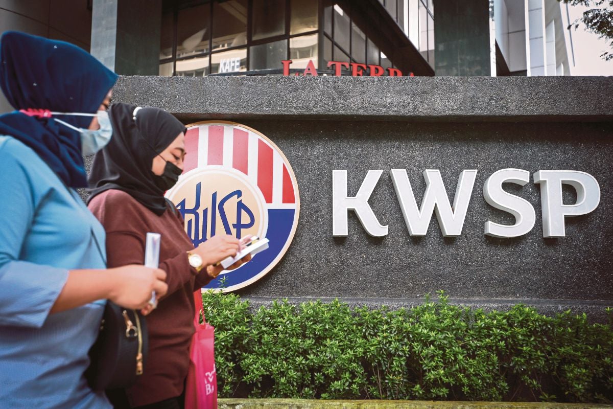 KERAJAAN  meluluskan pengeluaran khas RM10,000 daripada akaun KWSP dalam satu pengumuman dibuat Perdana Menteri Datuk Seri Ismail Sabri Yaakob, baru-baru ini.